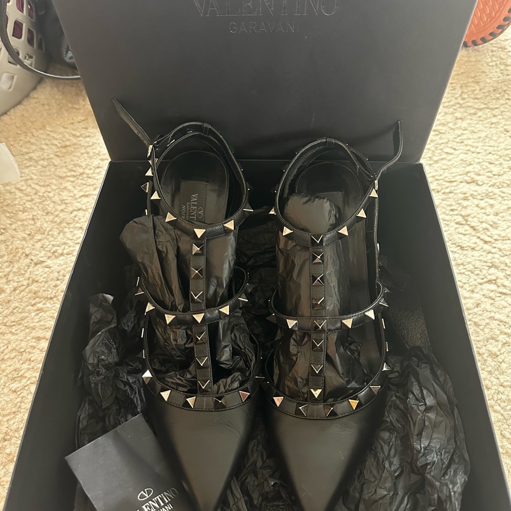 Valentino Garavani Noir Studded Women's Shoes - Picture 2 of 8